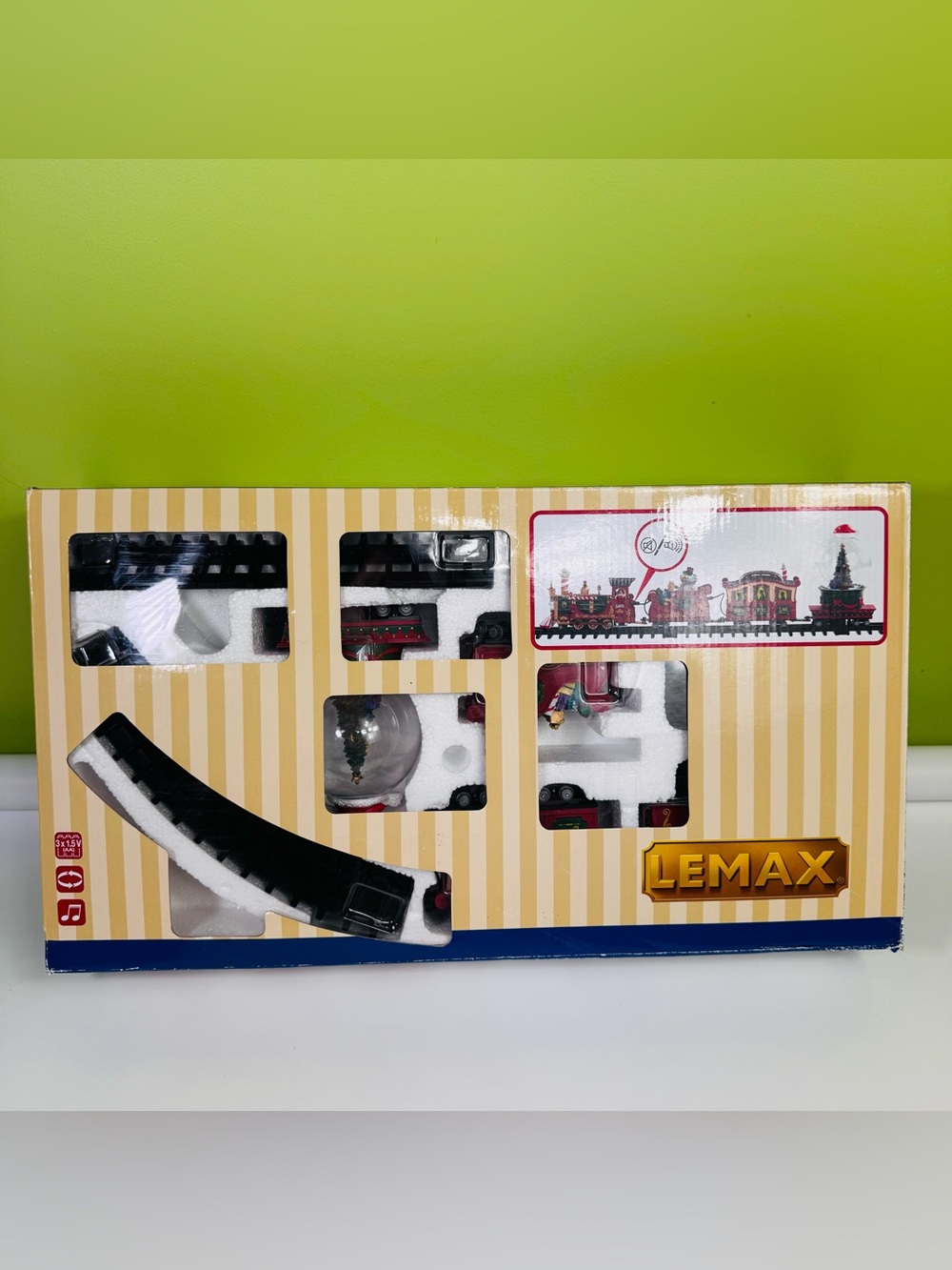 Lemax animated and musical Christmas village train set new